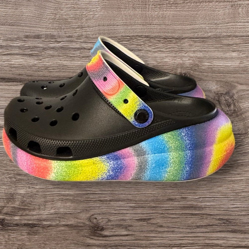 CROCS PLATFORM BLACK/RAINBOW CLOGS